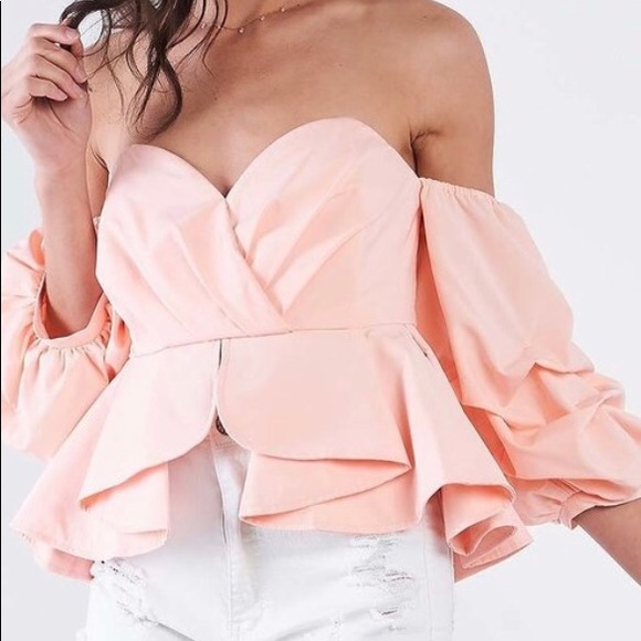 CASTING LA Tops - ‼️ Peach Puff Sleeve Peplum Top